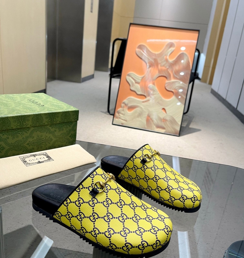 G*u*i slippers
